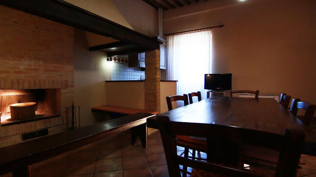 Antica Grancia Di Quercecchio Apartment Монталчино Екстериор снимка